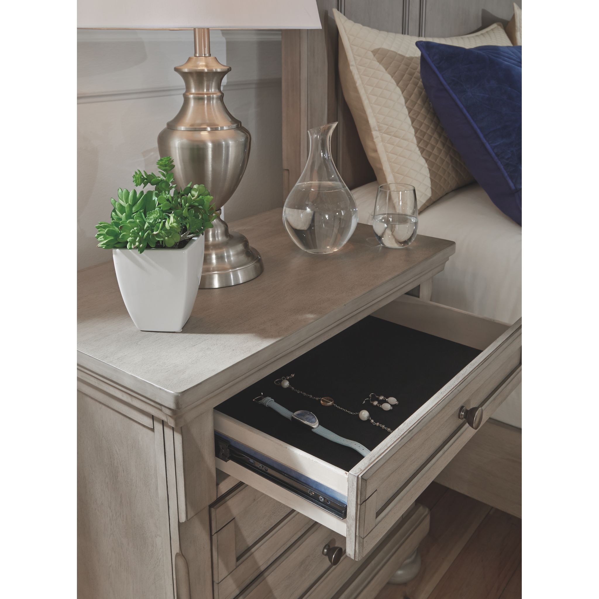 Lettner Nightstand - Gallery Image 3
