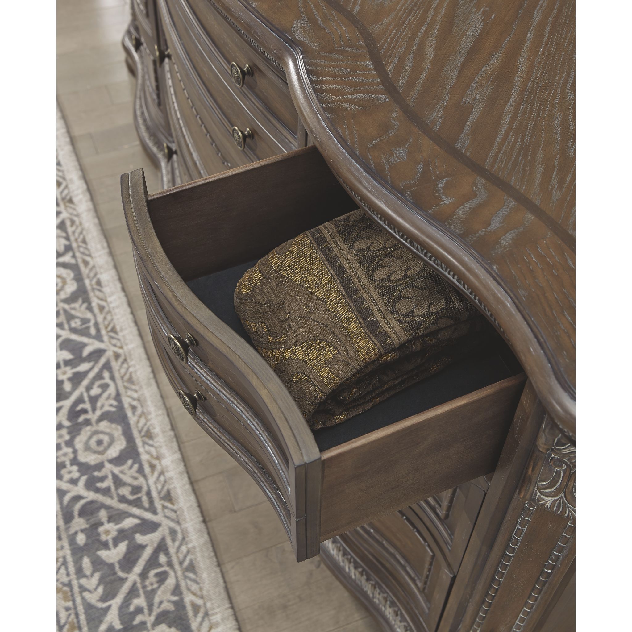 Charmond Dresser - Gallery Image 3