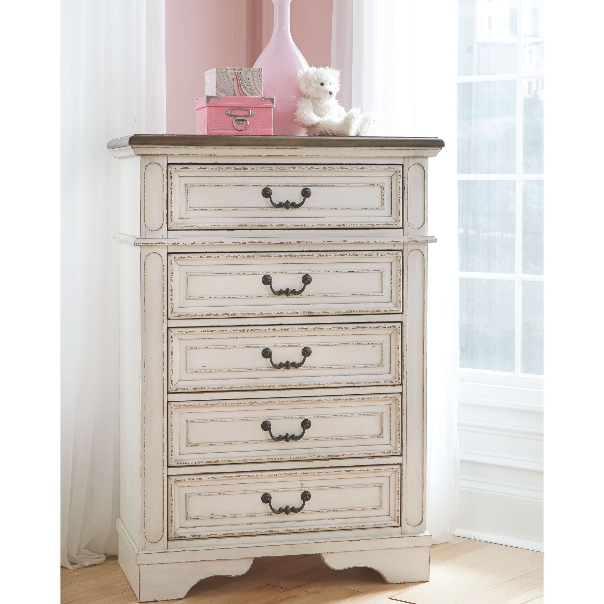 Realyn Chest - Gallery Image 2