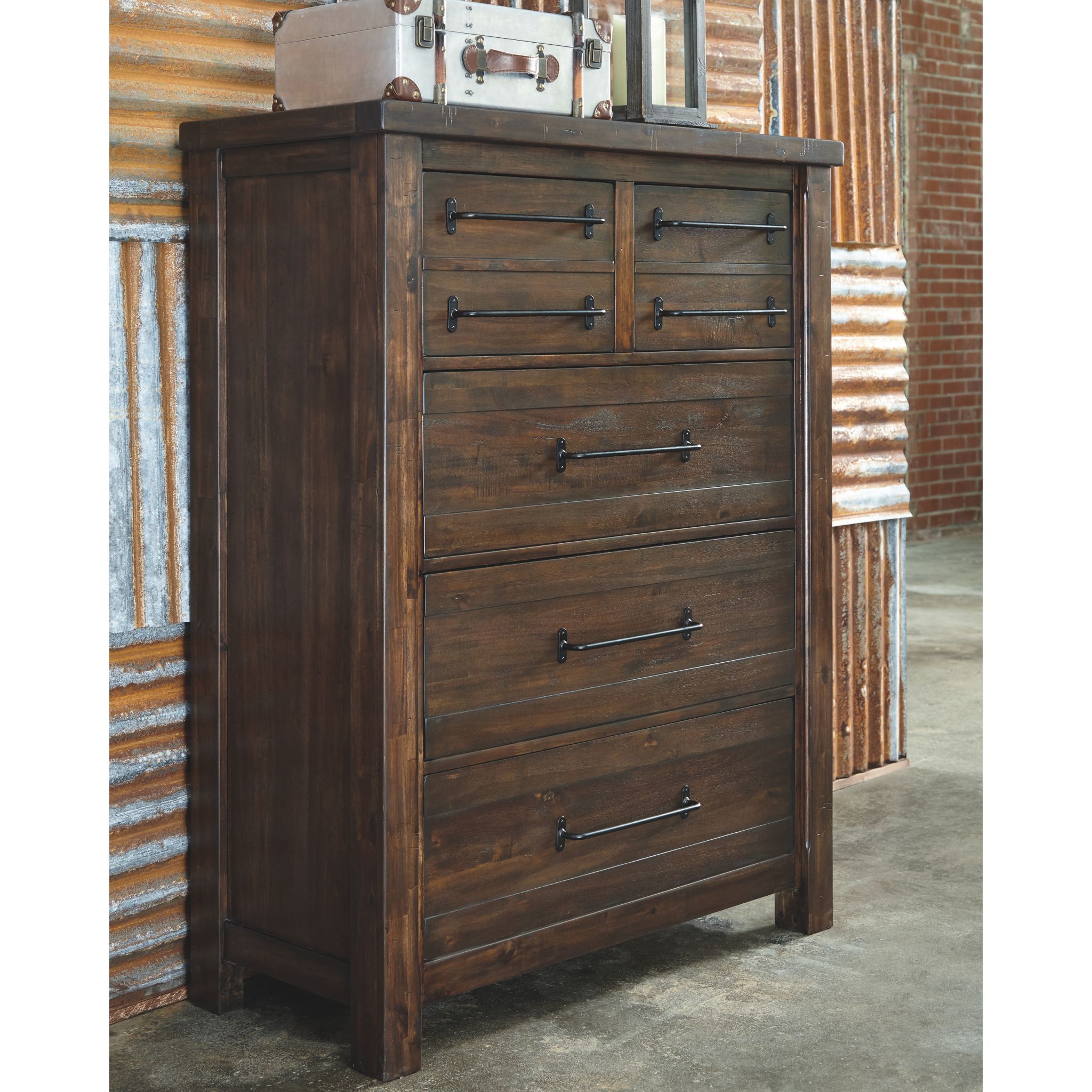 Starmore-Exclusive Chest - Gallery Image 1
