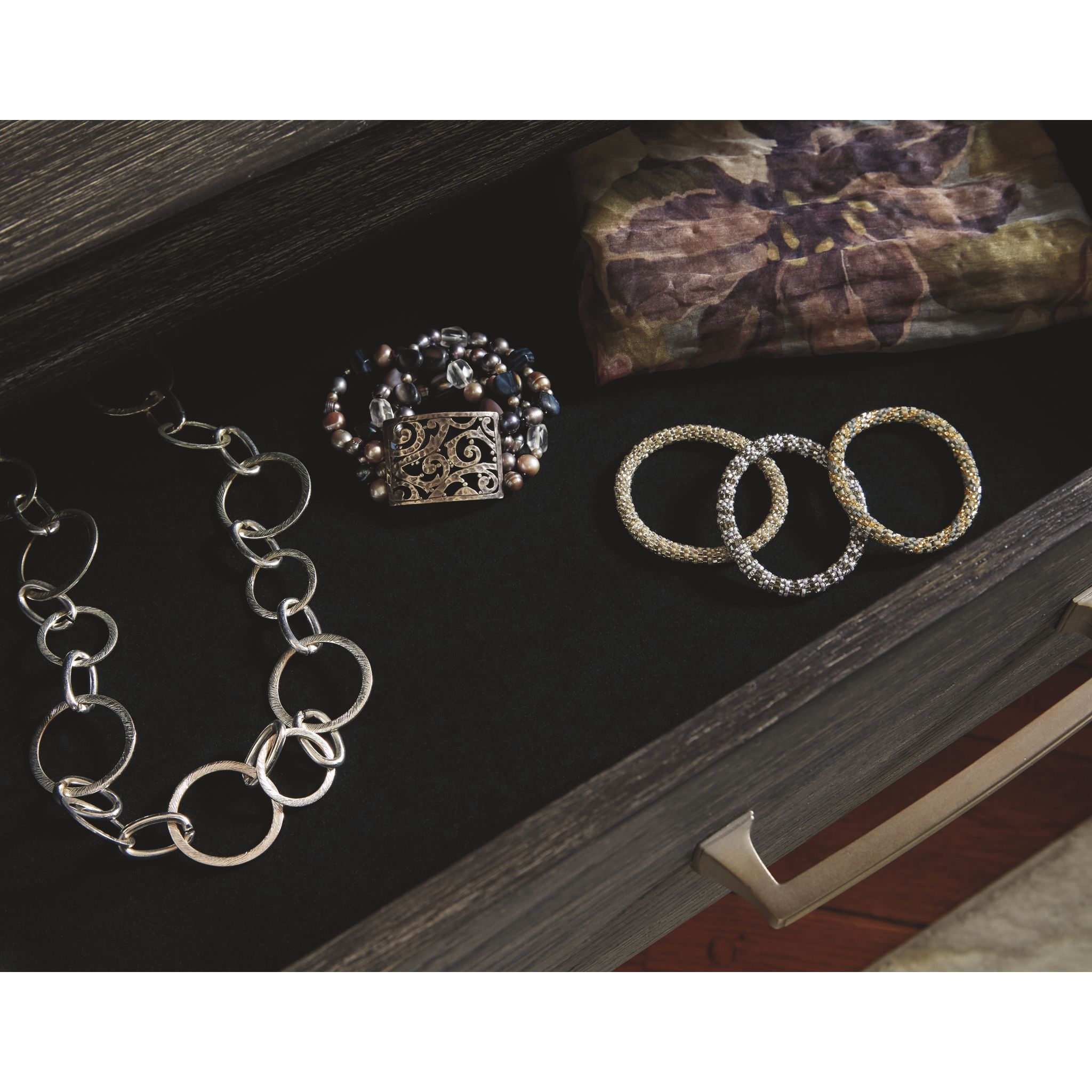 Bellvern-Exclusive Dresser - Gallery Image 8