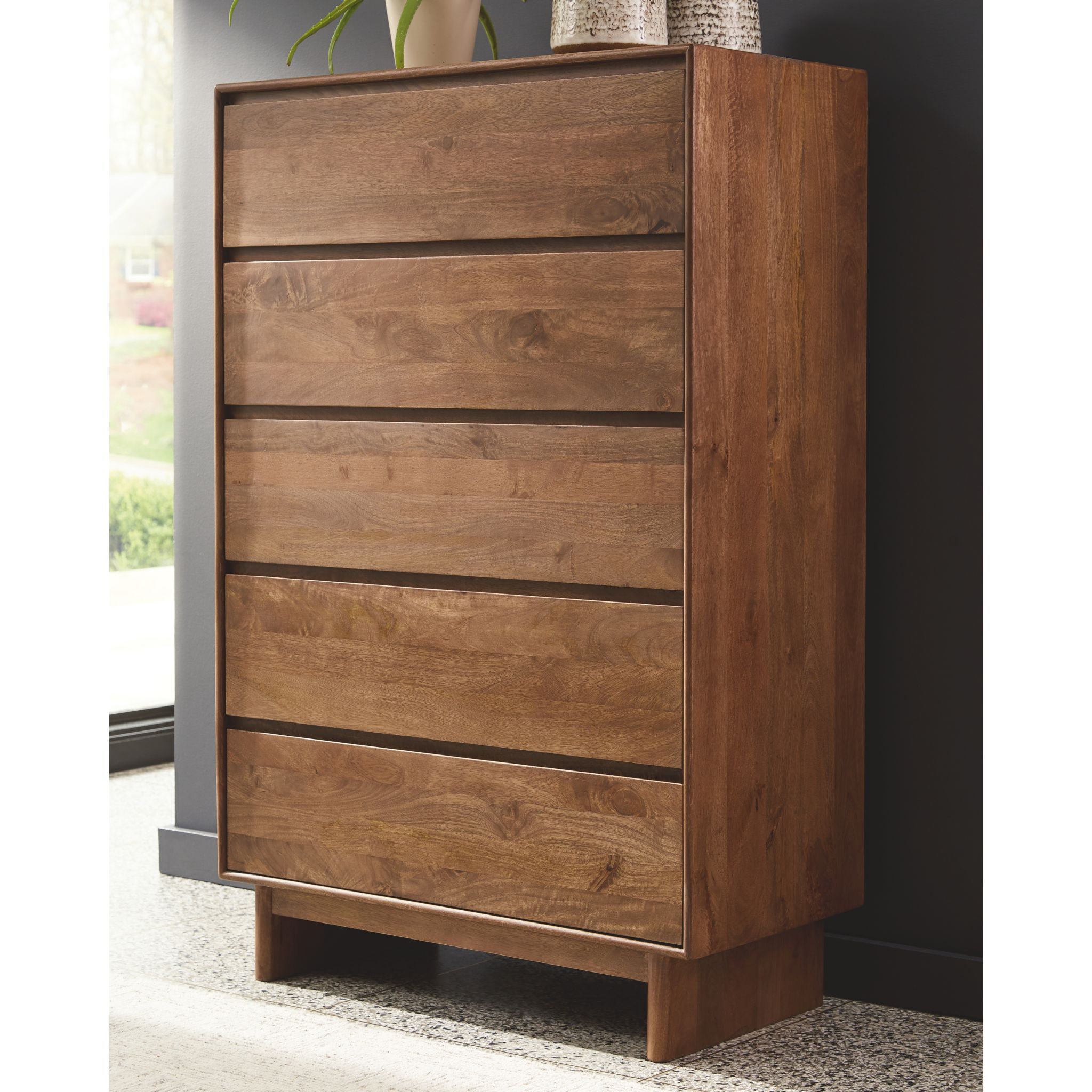 Isanti-Exclusive Chest - Gallery Image 1