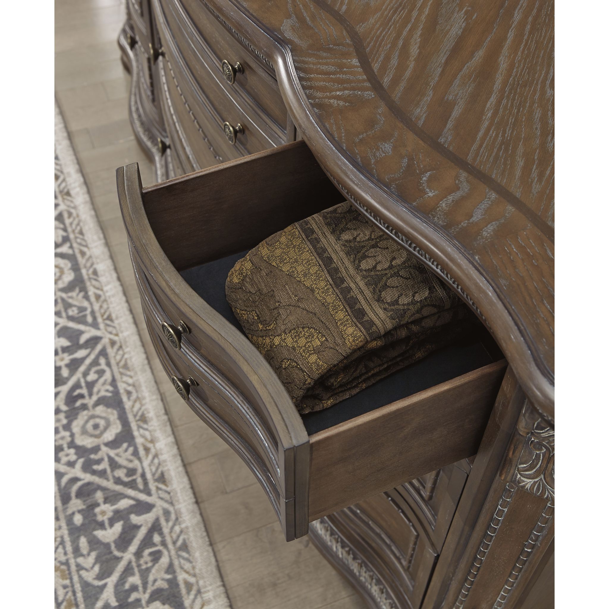 Charmond Dresser and Mirror - Gallery Image 8