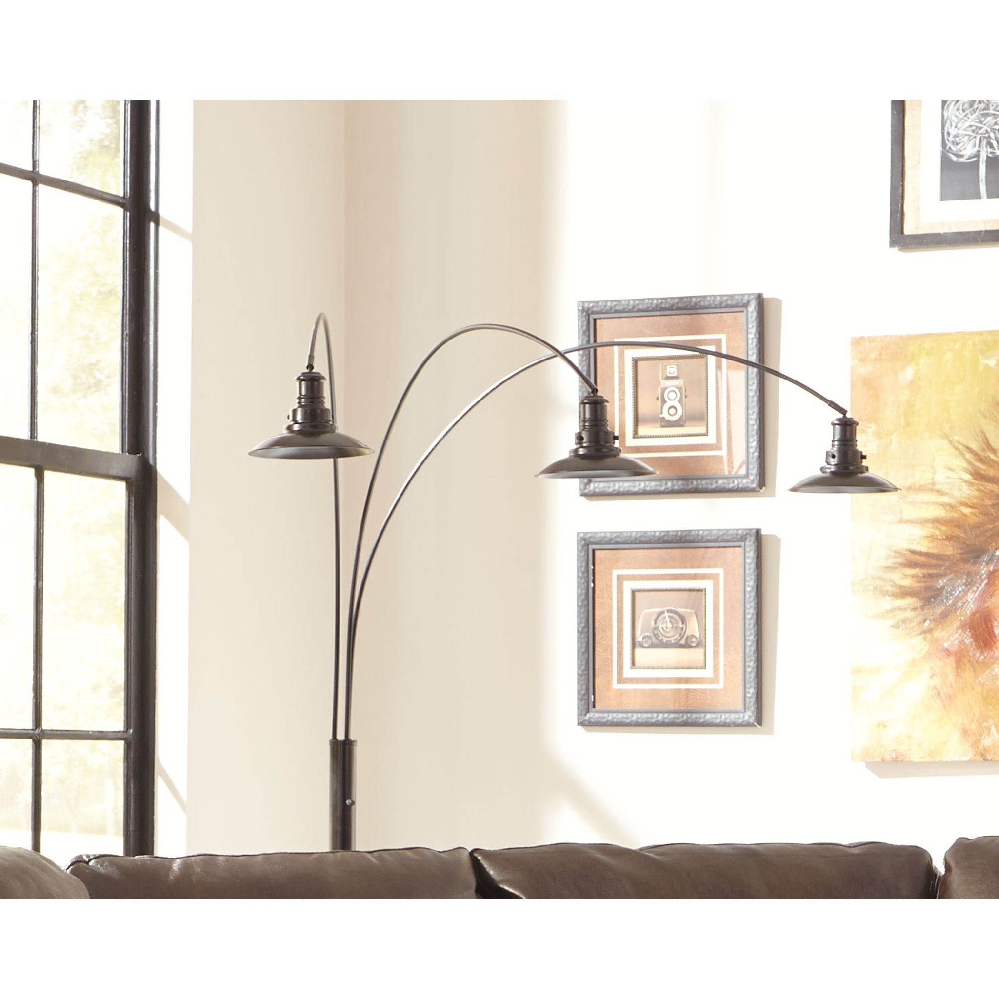 Sheriel Floor Lamp - Gallery Image 3