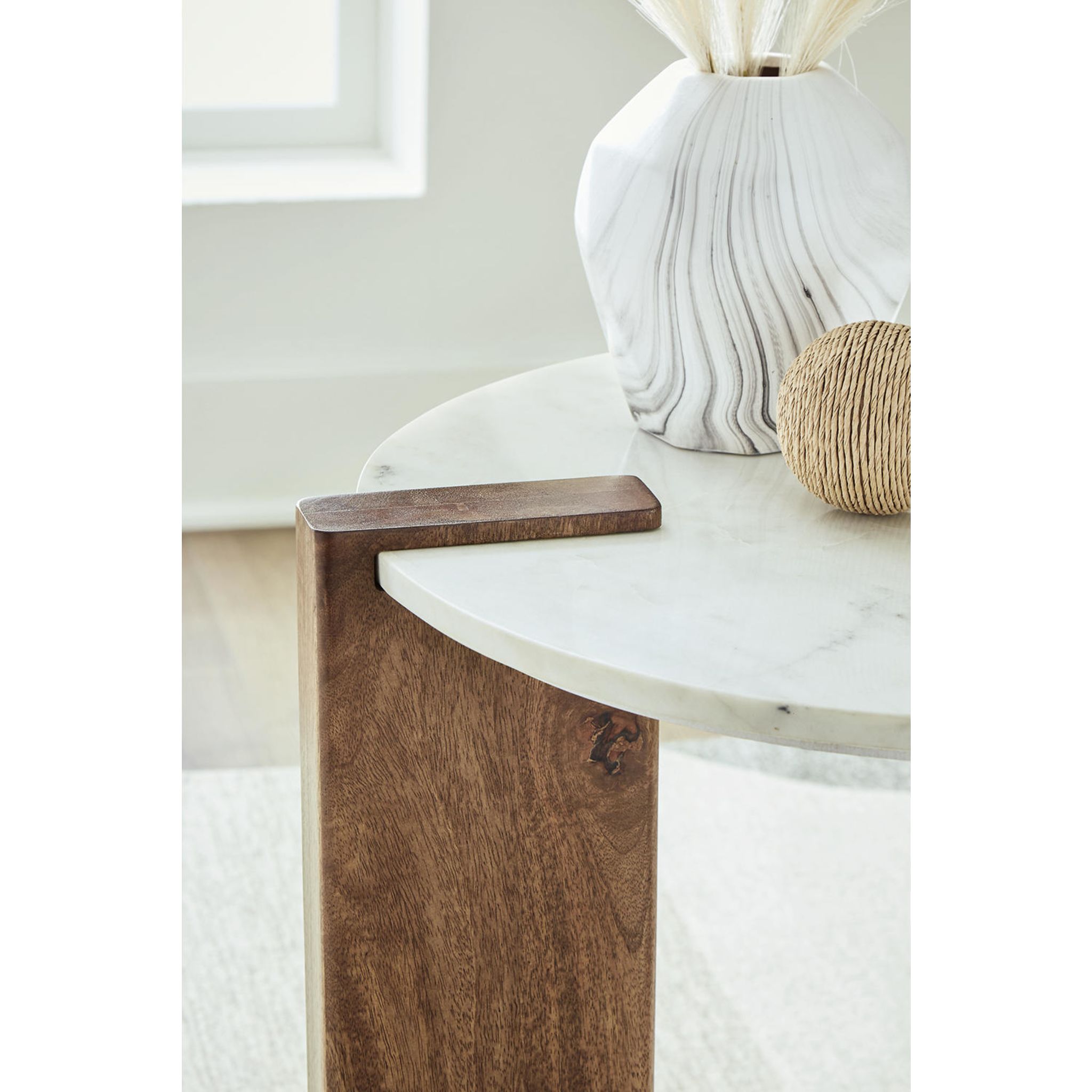 Isanti End Table - Gallery Image 3