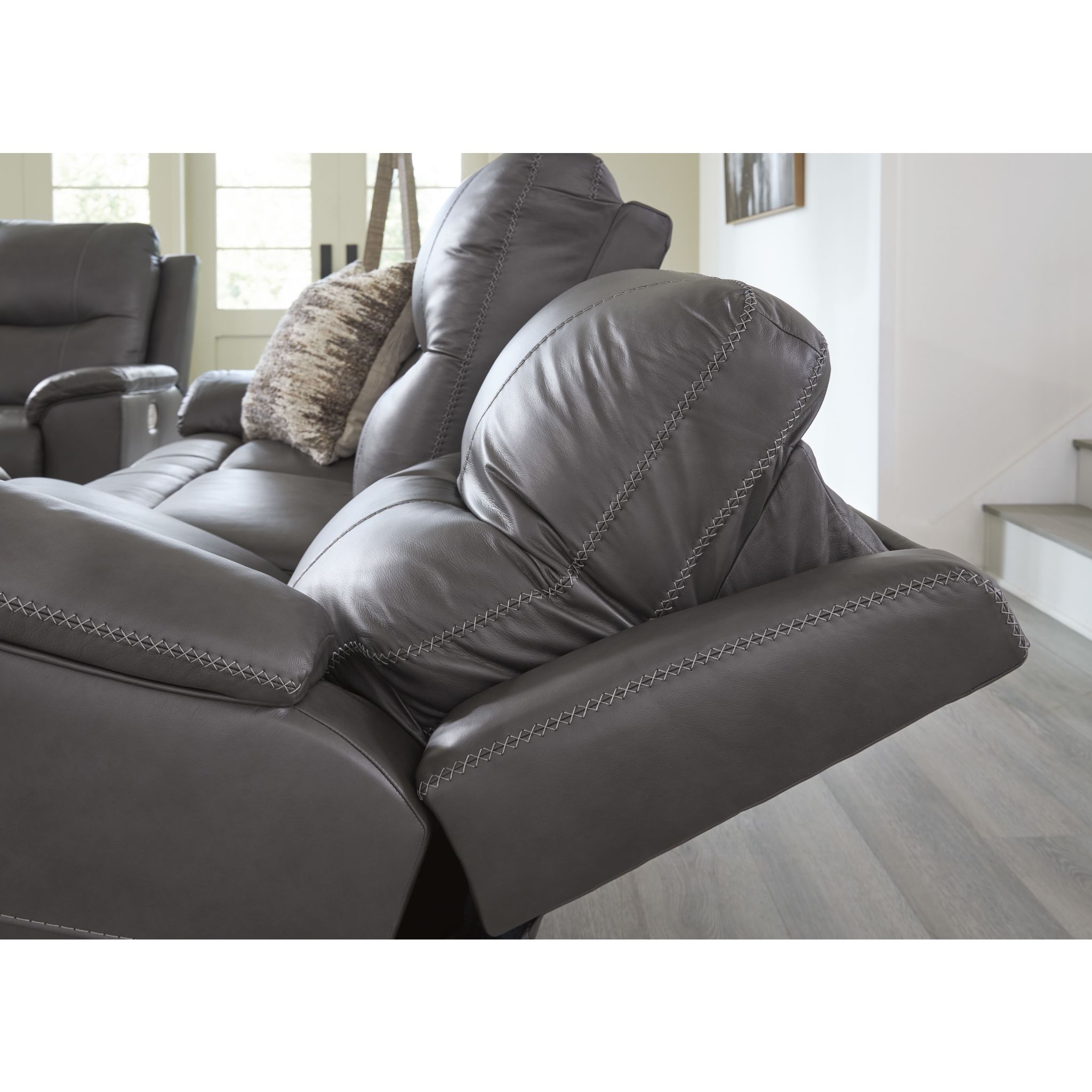 Dearview-Exclusive Power Reclining Sofa - Gallery Image 4