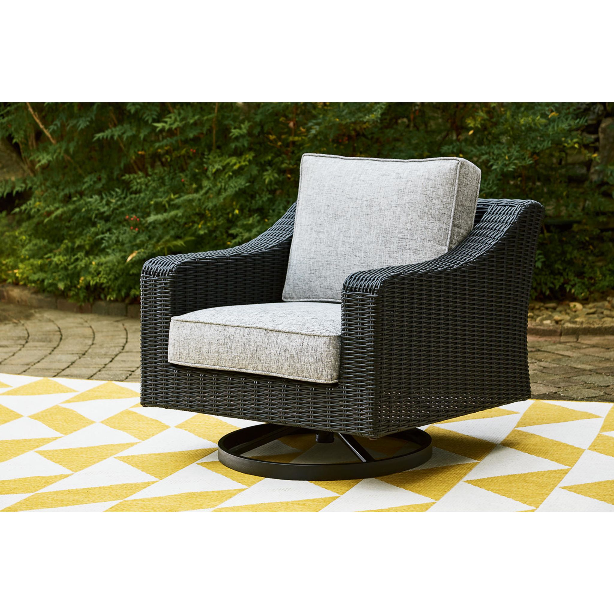 Beachcroft Outdoor Swivel Lounge Chair with Cushion - Gallery Image 2