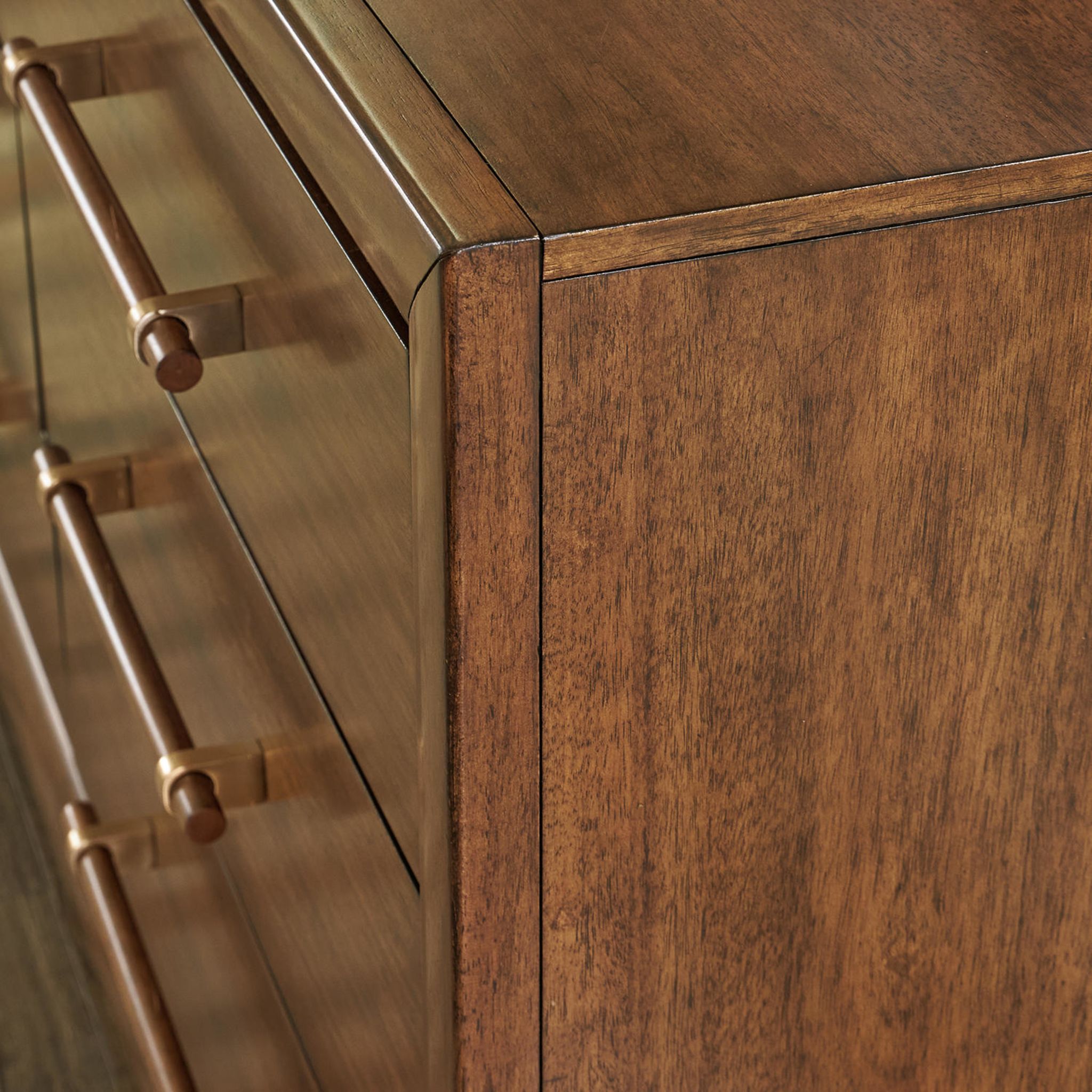 Lyncott Dresser - Gallery Image 5