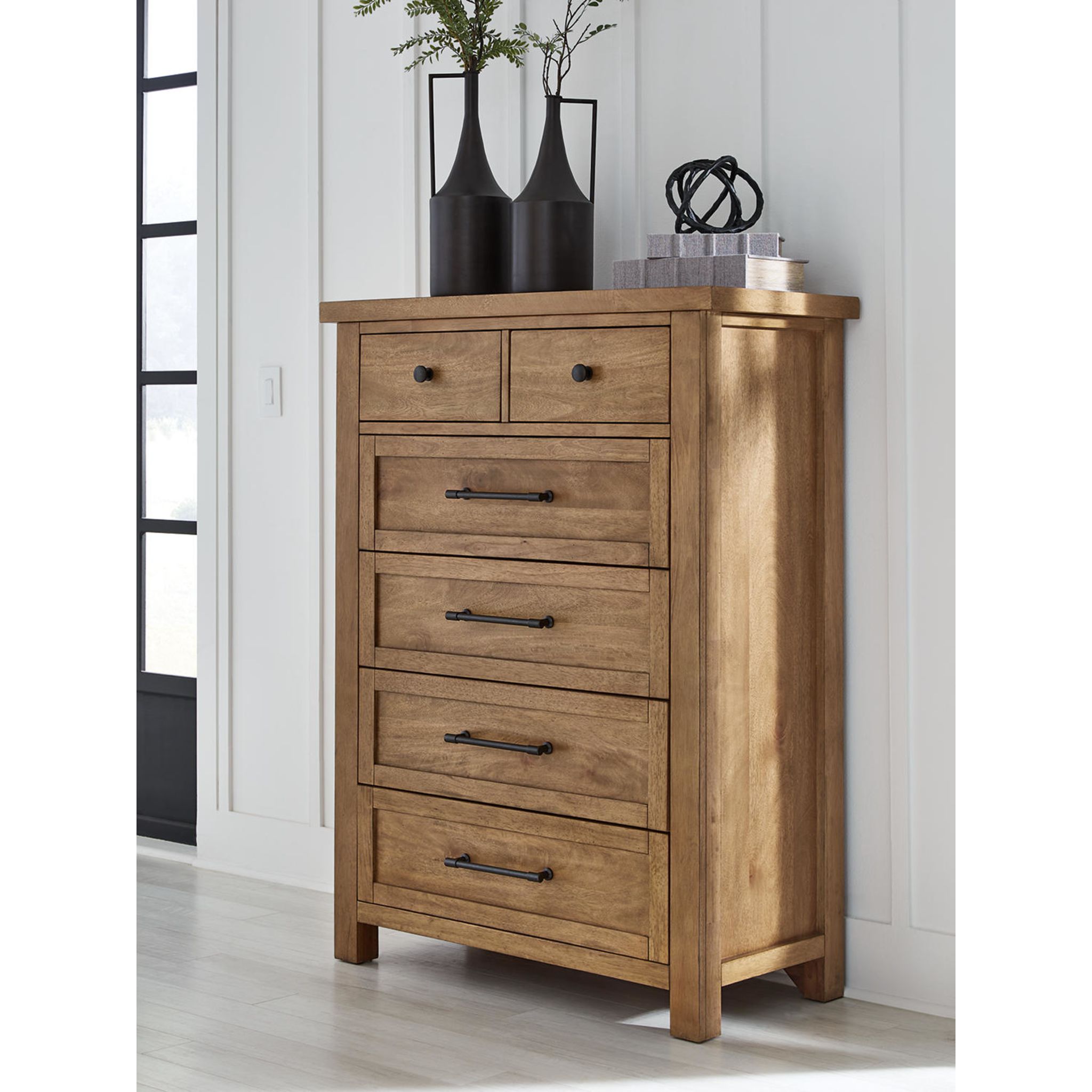 Kristiland-Exclusive Chest - Gallery Image 1